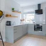 Fulham Light - 2 Bedroom Home