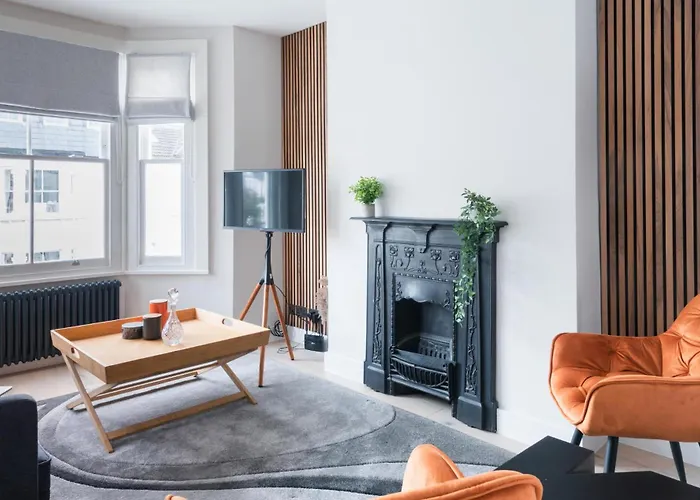 Fulham Light - 2 Bedroom Home