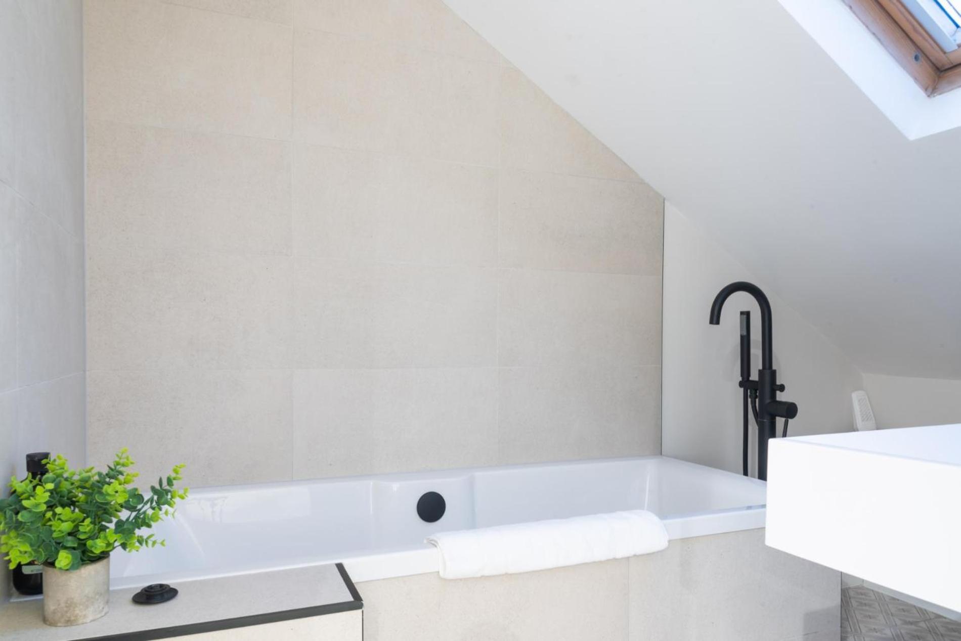 Fulham Light - 2 Bedroom