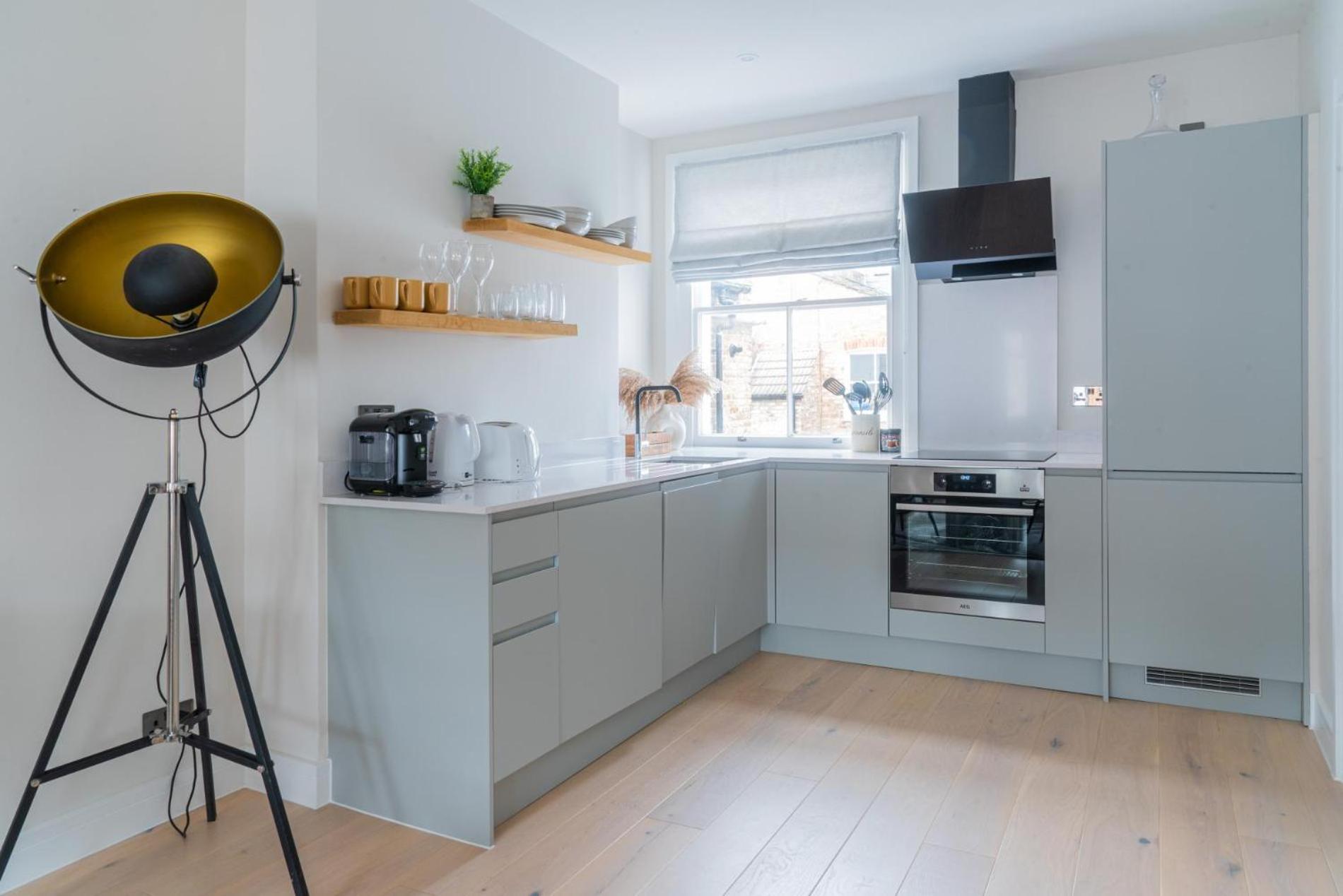Fulham Light - 2 Bedroom *